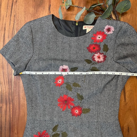 Brooks Brothers embroidered dress - Picture 5 of 13